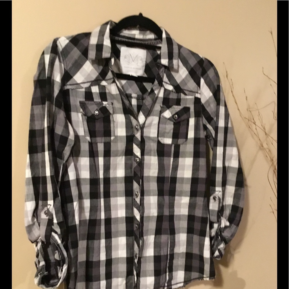 Maurices long sleeve button down studded 2 pockets